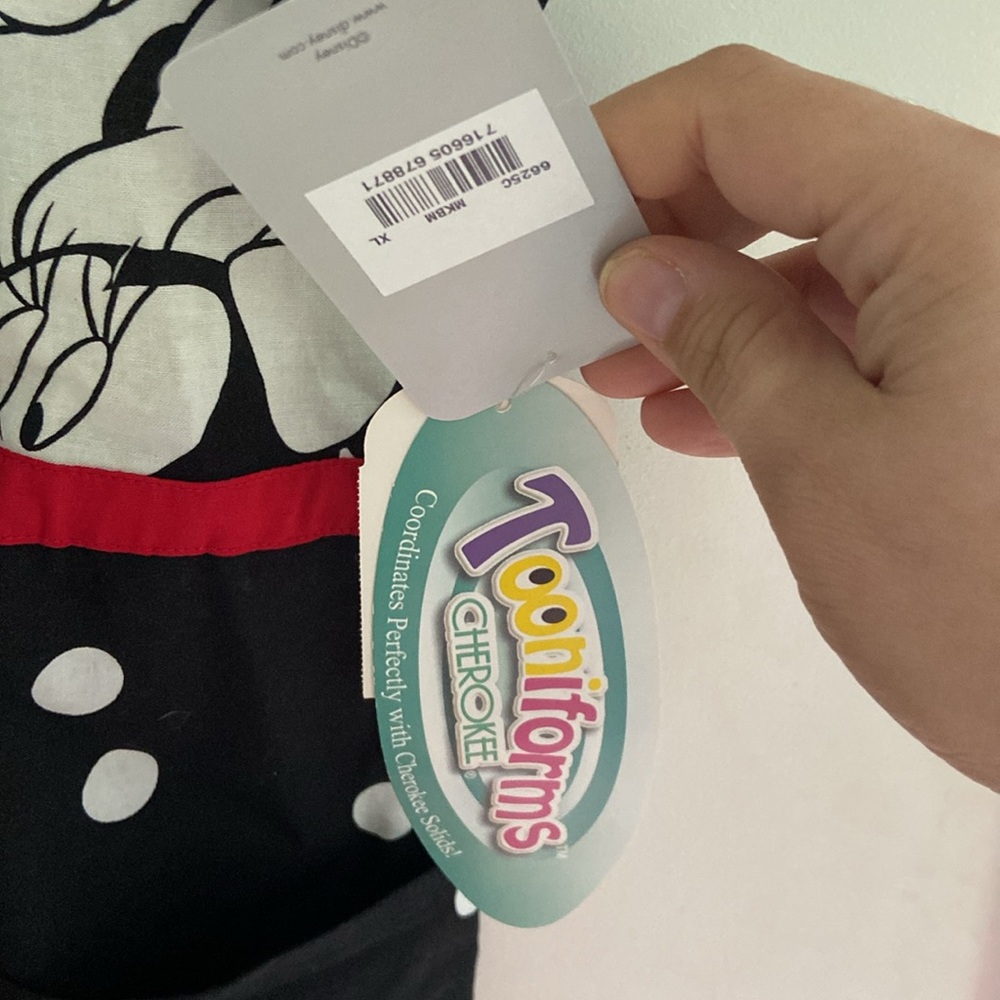 NWT! Cherokee Tooniforms Minnie Mouse XL scrub top! - Picture 3 of 4